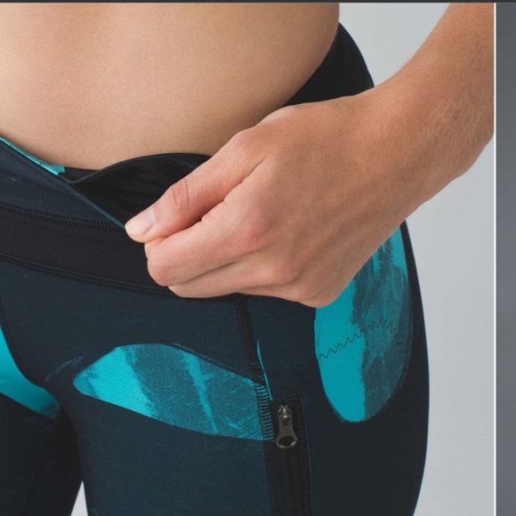 Lululemon Blue and Black Inspire Tight II *Full-On Luxtreme (Mesh) - Picture 4 of 14